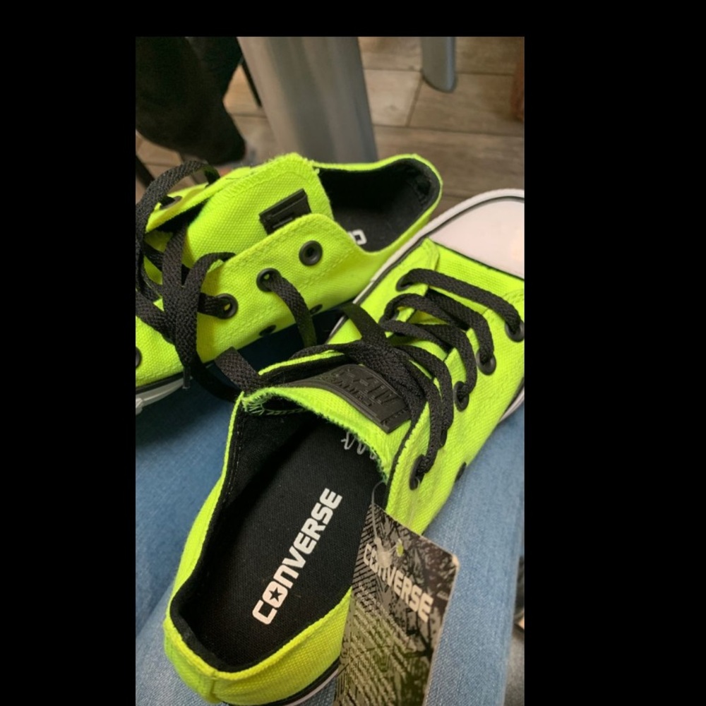 NEON GREEN CONVERSE